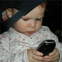 Musuh Terbesar Ponsel adalah Bayi