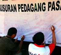 Pedagang Pasar Terong Tolak Penggusuran