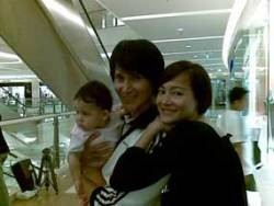 Marcelino Dikelilingi Mahasiswi, Dewi Rezer Cuek