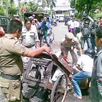 Horiyah Diajari Makan Secara Spontan