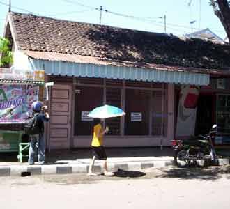 Melongok Rumah Boediono Kecil