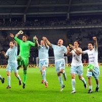 Elang Terbang di Antara Surga & Neraka