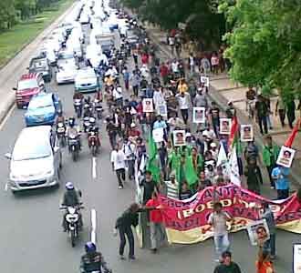 Demo Tolak Boediono Bikin Macet