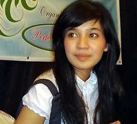 Rambut Baru Dhini Aminarti