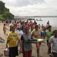 Warga Larung Bubur Grendul Sesuai Pesan Supiah