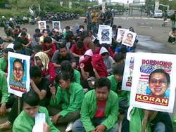 Demo Tolak Boediono Berlanjut
