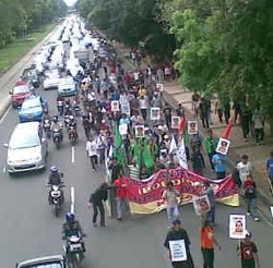 Macet Mengular Gara-gara Demo Tolak Boediono