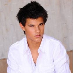 Bintang Twilight Dipaksa Tanda Tangani Celana Dalam