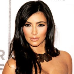 Model Playboy Bertekad Renovasi Payudara