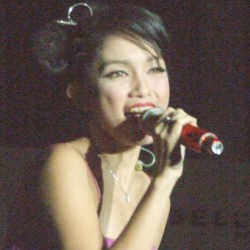 Ussy Wajib Ngaku Punya Pacar Pada Gadis Cilik