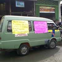 Jalan Tambak Mayor Rusak Parah, Ratusan Sopir Angkot Mogok