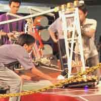 Kontes Robot Indonesia 2009 Didominasi Wajah Lama