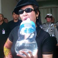 Nasabah Century Ngempeng Dot Raksasa