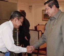 Foto SBY dan Boediono Sudah Terlihat di Sabuga