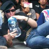 Kembali Beraksi, Nasabah Century Ngempeng Dot Bayi Jumbo