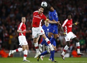 MU Disanjung, Arsenal Dikritik
