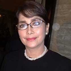 Sophan Sophiaan Dapat Penghargaan, Widyawati Menangis