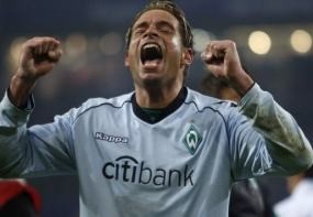 Cemooh Tim Lawan, Kiper Bremen Didenda