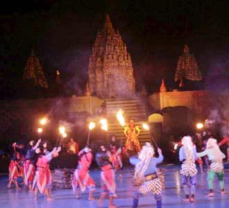Prambanan di Malam Hari
