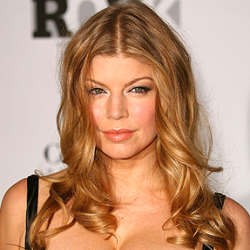 Fergie Cicipi Kencan Dengan Perempuan