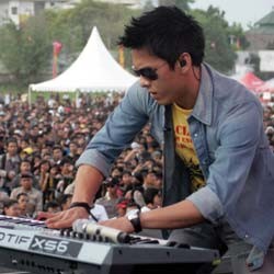 Ariel Jadi Kibordis di Album Baru Peterpan?