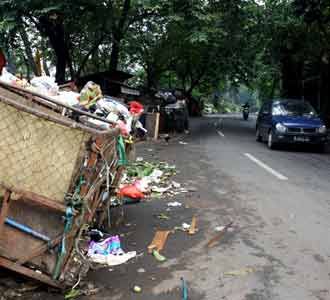 Sampah Makan Jalan Umum
