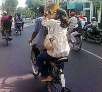 Jelajah Kota Tua dengan Onthel