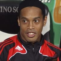 Dinho: Saya di Sini Saja