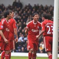 Carragher-Arbeloa Berantem, Rafa Tak Soal  