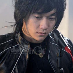 Pesawat Delay 19 Jam, Seventeen Ancam Tuntut Merpati