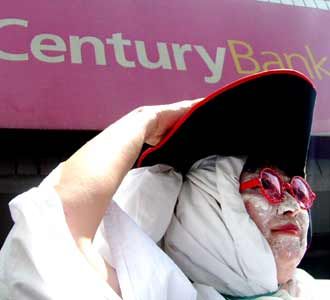 Bank Century Didatangi Pocong