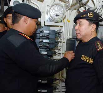 Penyematan Brevet Hiu Kencana