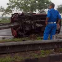 Sopir Mengantuk, Suzuki APV Terguling di KM 8.400