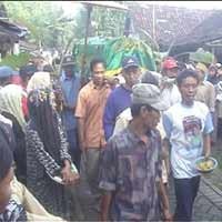 Jenazah Korban Ledakan di Mojokerto Dimakamkan