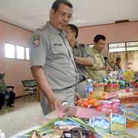 Ribuan Makanan dan Obat Kadaluarsa Disita