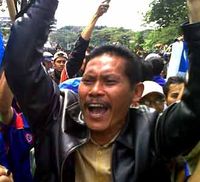 Ratusan Buruh Geruduk Gedung Sate