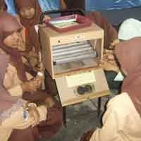 Pelajar MTs Al Huda Belajar Penetasan Telur 