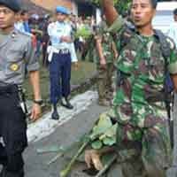 Proses Evakuasi Masih Berlangsung, Warga Menyemut di TKP