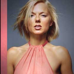 Gawat, Geri Halliwell Merokok di Depan Bayinya!