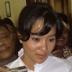 Stres, Marcella Zalianty Batal Membela Diri