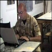 Tentara Getol Berburu Cinta di Internet