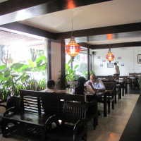 Jualan Keroyokan di Rame-Rame 