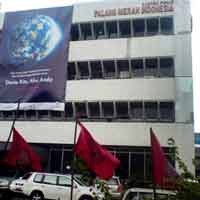 Sejarah di Balik Bendera Parpol di Kantor Pusat PMI