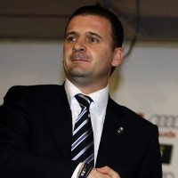 Pedja Mundur, Tanda Perez Masuk?