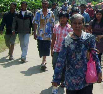 Wisata Dadakan di Lokasi Bencana