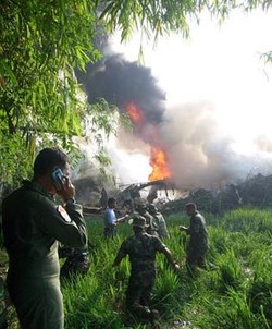 Ratusan Petugas TNI AU dan Polri Sisir Lokasi Jatuhnya Hercules