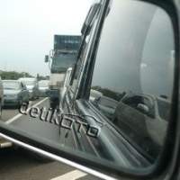 Spion Alphard Dicongkel di Perempatan Cempaka Mas