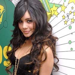 Vanessa Hudgens Didukung Pacar Untuk Bugil