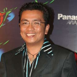 Diselingkuhi Istri, Helmy Yahya Kabur ke Mekkah