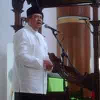 Salat Jumat di Masjid Sunan Ampel, SBY Disalami Warga